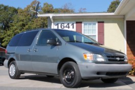 1998 Toyota Sienna XLE 4-Door